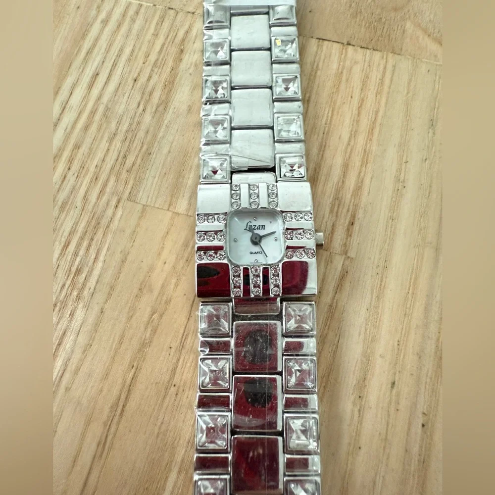 Lozan ladies silver tone square watch NEW BATTERY